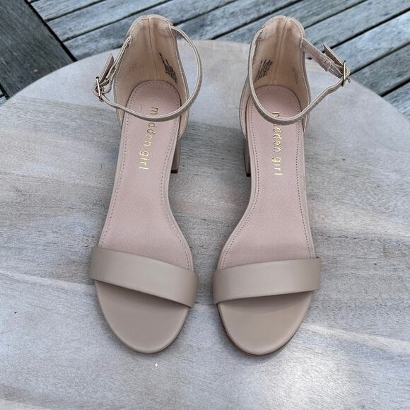 Madden Girl Ileana Womens Sandals Size 6 Beige Paris Block Heel Buckle Shoes New - Picture 2 of 14